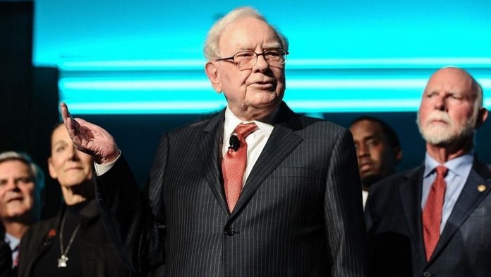 Hé lộ những bước đi mới nhất của Warren Buffett: Berkshire tiếp tục mua lượng cổ phiếu quỹ kỷ lục, tuyên bố 90 tuổi vẫn còn quá sớm để nghỉ hưu